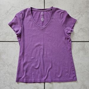 LIKE NEW St. John's Bay Lavender Short Sleeve V-Neck Essential Tee